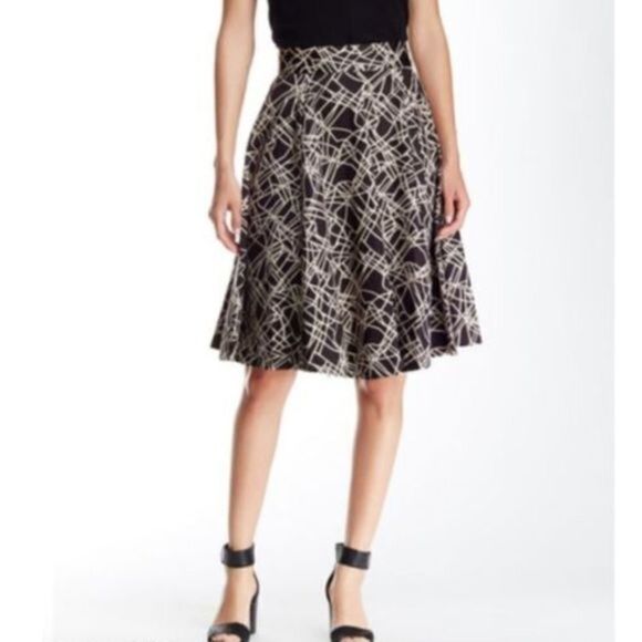𝅺Amanda & Chelsea Printed Circle Skirt, BLK size 8 - Picture 1 of 5